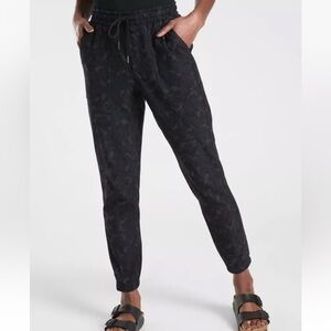 Athleta Farallon Jogger Size 4 Stratum Camo 593178-01 navy blue